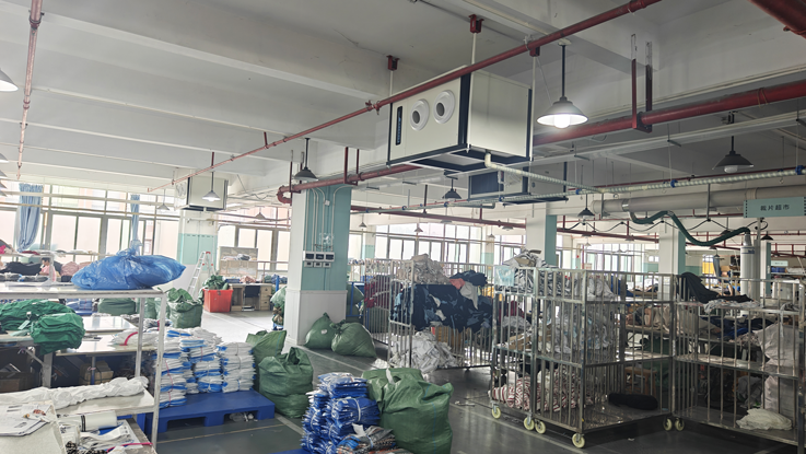 大型制衣厂整体降温，应用蒸发冷省电空调-卧式射流空调.png