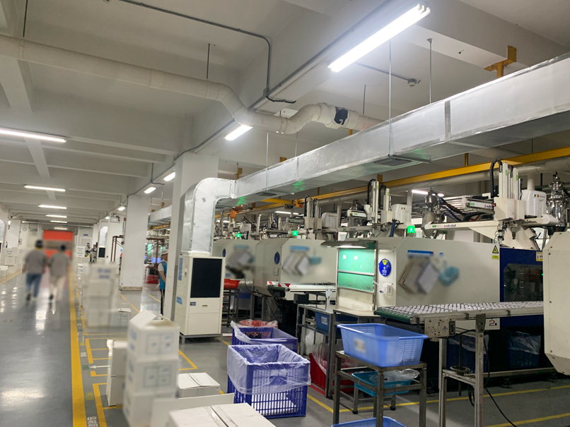 注塑厂岗位区域降温，应用蒸发冷省电空调-立式管道机组