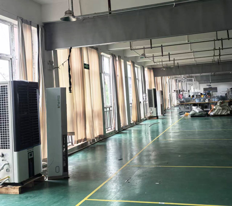 制衣厂高温闷热问题，应用蒸发冷省电空调-立柜轴流双风口空调